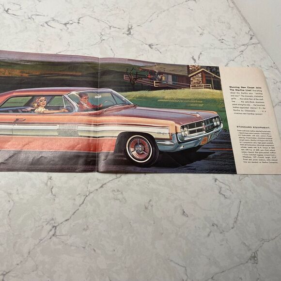 1962 Oldsmobile Starfire Hardtop and Convertible Automobile Sales Brochure - Picture 5 of 6